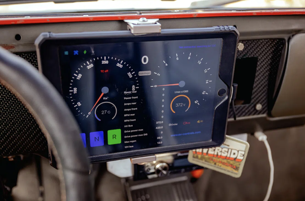 Tesla Swapped Toyota Hilux 	T2C with iPad dash